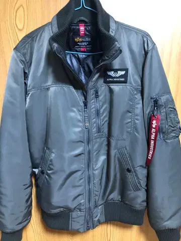 ALPHA INDUSTRIES 플라이트 자켓 L 새상품급입니다.