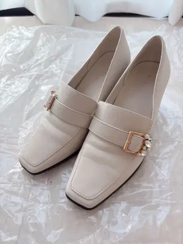 [ 11/30 삭제 ] RANDA 베이지 스퀘어토 로퍼 23.5cm