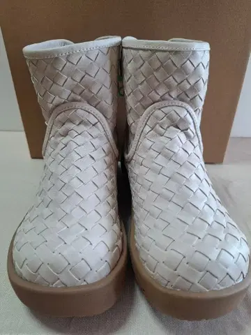 새상품 린 클로버 메쉬 디자인 경량 통굽 숏부츠 23~23.5