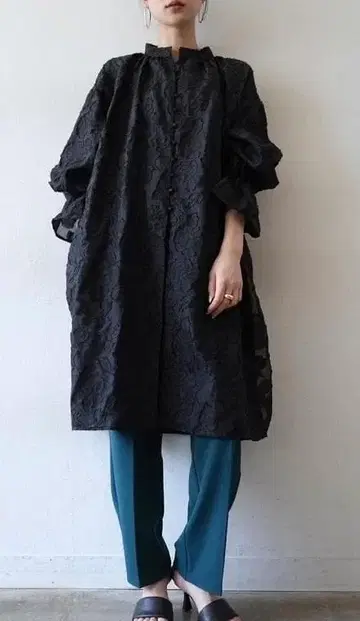 컨디션 최상 Lumier 시어 자카드 캔디 슬리브 블라우스 블랙