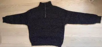 Rocky Monroe 다크 그레이 하프 지퍼 니트