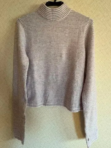 W closet 스트라이프 하이넥 니트