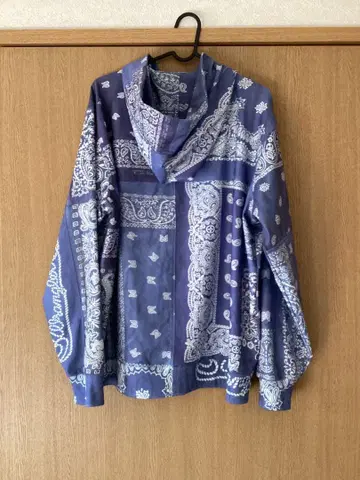 TALKING ABOUT THE ABSTRACTION 반다나 패턴 후드티