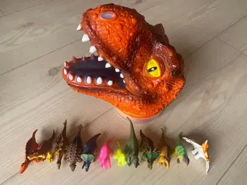 공룡 피규어 세트와 머리 피규어