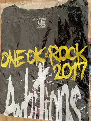 [ 미개봉 ] ONE OK ROCK 2017년 투어 T셔츠 M 사이즈