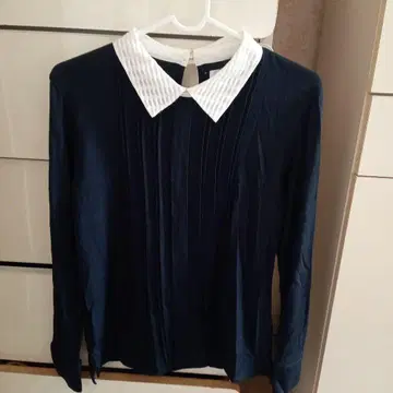 네이비 카라 긴팔 니트 플리츠 티셔츠 온워드 J.프레스 워셔블