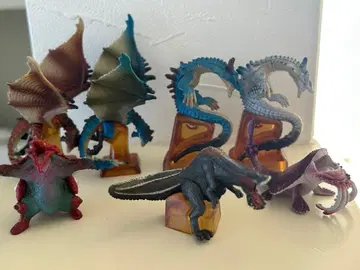 몬헌 피규어 7체 세트 (받침대 변색 있음)