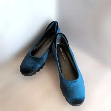 힐스 애비뉴 파랑 벨벳 펌프스