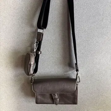 그레이 플랩 숄더백