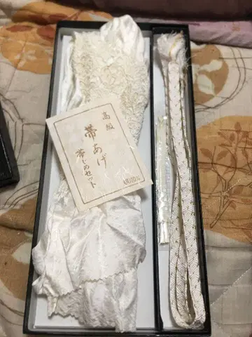 화이트 자수 오비 장식 천