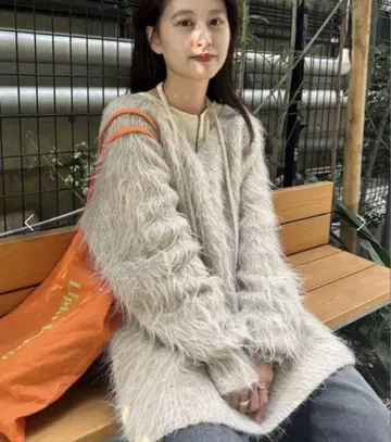 카스타네 샤기 V넥 풀오버