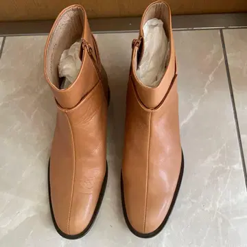 샐리 스콧 숏부츠