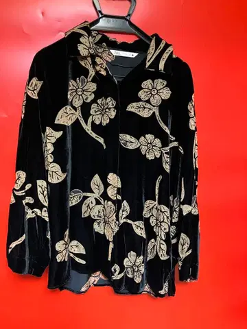 ZARA 꽃무늬 벨벳 긴팔 셔츠