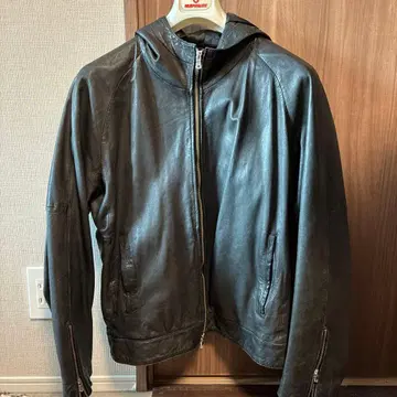 [초특가 반값 이하] UNITED ARROWS 후드 부착 가죽 자켓