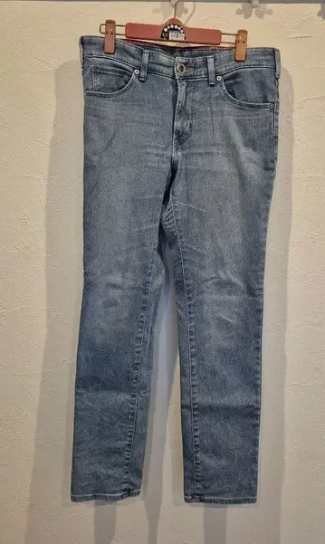 JERSEYS 슬림핏 데님 라이트 블루