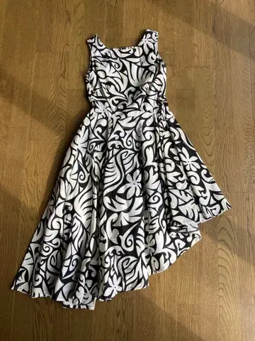 꽃무늬 비대칭 플라 드레스