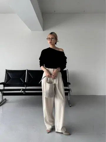 RIM.ARK 슬리브 턱 컷 상의 새상품급