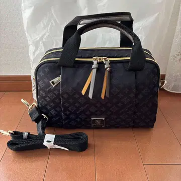 나일론 소재 블랙 토트백