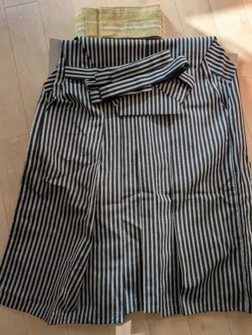 스트라이프 하카마와 옐로우 컬러 오비 세트