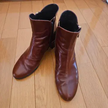 브라운 지퍼 부티 중간 힐