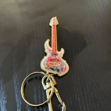 타카미자와 씨 기타 모양 키링 컬러풀