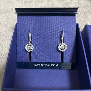 [거의 새 상품] 스와로브스키 드롭 귀걸이 댄싱 크리스탈