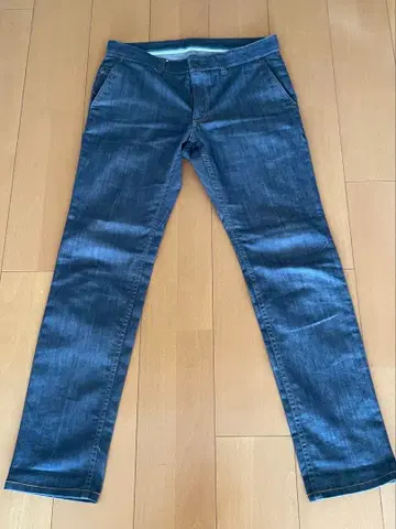 슬림핏 다크 블루 데님 팬츠