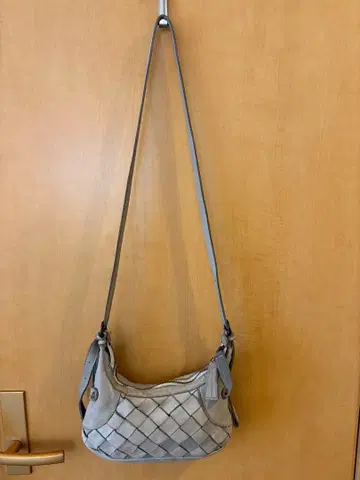 Dakota 뜨개질 디자인 숄더백 그레이