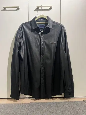 thisisneverthat 합성 피혁 버튼업 셔츠 블랙