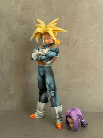 드래곤볼 트렁크스 피규어 머리 두 개 포함