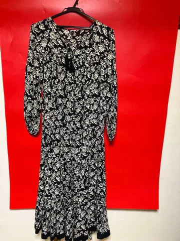 Fanana 블랙 화이트 플라워 프린트 원피스