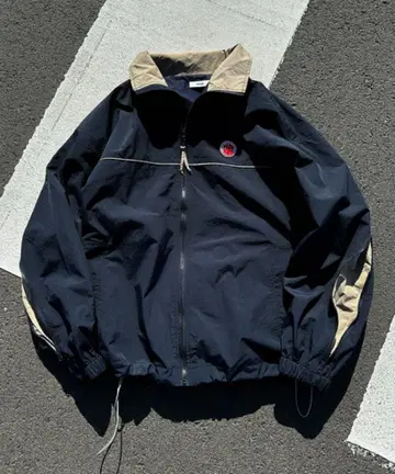 네이비 베이지 옷깃 나일론 자켓