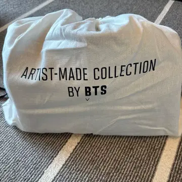 BTS MUTE BOSTON BAG (브라운)