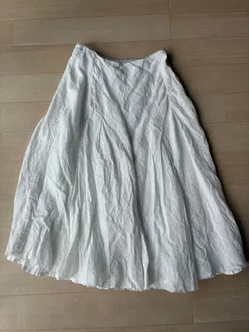 화이트 코튼 플레어 스커트