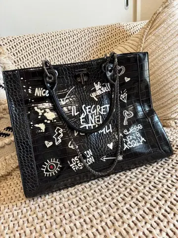 블랙 그래피티 토트백