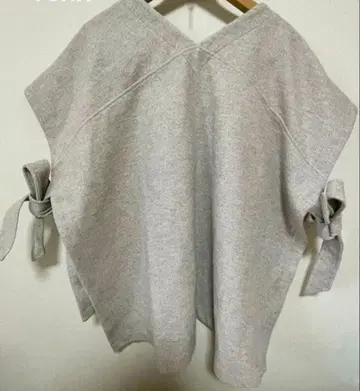 [ Gypsohila ] V넥 베스트