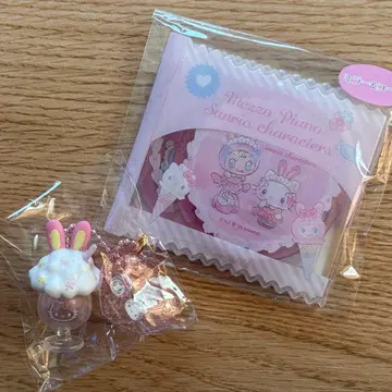 메조 피아노 산리오 키링 & 빗 거울 세트