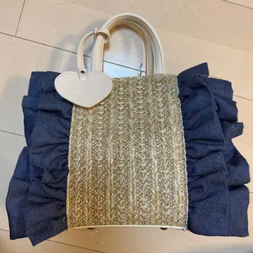 DIANA 프릴 달린 바스켓백