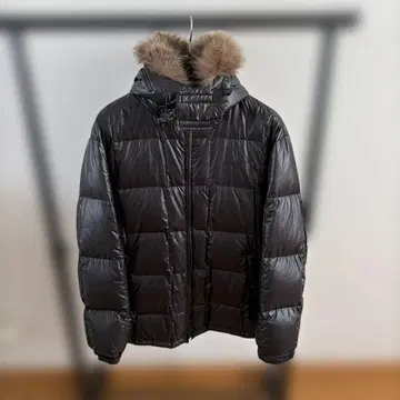 블랙 후드 부착 다운 자켓