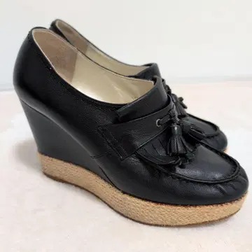 DIANA 블랙 가죽 태슬 로퍼 웨지힐 24~24.5cm