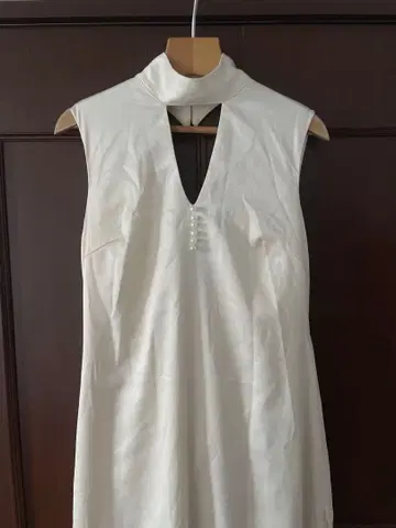 아이보리 하이넥 V넥 롱 드레스