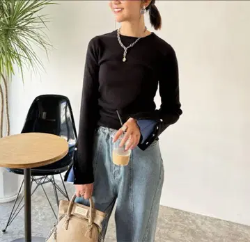 배색 소매 플레어 풀오버 블랙 fosie 포시 같은 형태 새상품 니트