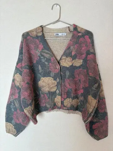 ZARA 꽃 패턴 니트 가디건 긴팔 크롭 기장