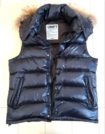 CAMP7 블랙 다운 베스트 퍼 포함