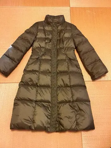 Sybilla 올리브 그린 다운 자켓