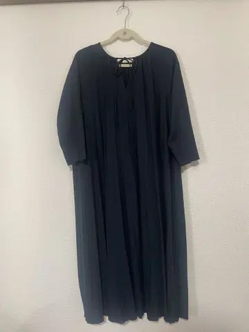 Mila Owen 블랙 롱 슬리브 원피스