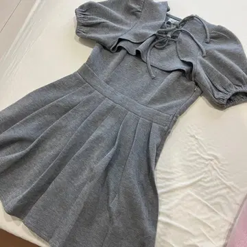 BUBBLES 그레이 반팔 프릴 미니 원피스