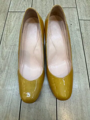 리걸 펌프스 중간 힐 에나멜