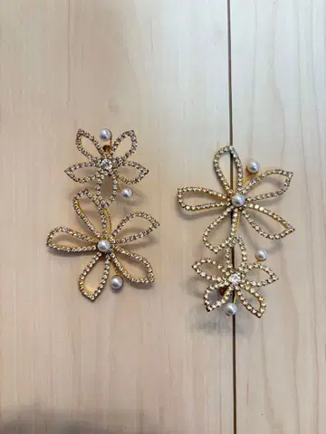 엘리자베스바우어풍 플라워 모티브 귀찌 펄