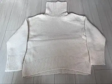 GALERIE VIE 화이트 터틀넥 니트